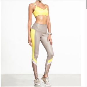 ALO YOGA ELÉVATE LEGGING